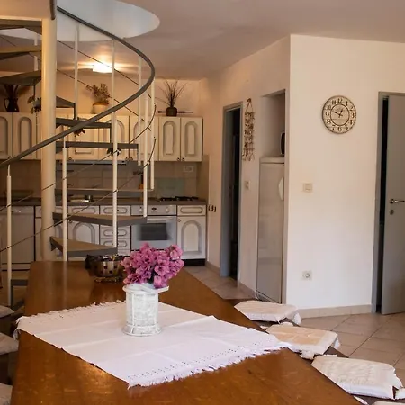 Willa Villa Cindro Walled-Off Sea Front Historical Hse *