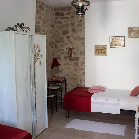 Villa Cindro Walled-Off Sea Front Historical Hse
