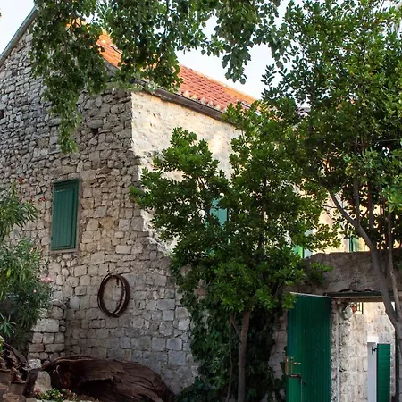 Villa Cindro Walled-Off Sea Front Historical Hse *