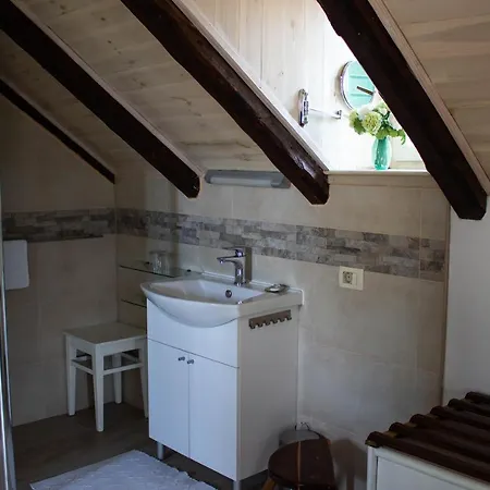 Villa Cindro Walled-Off Sea Front Historical Hse